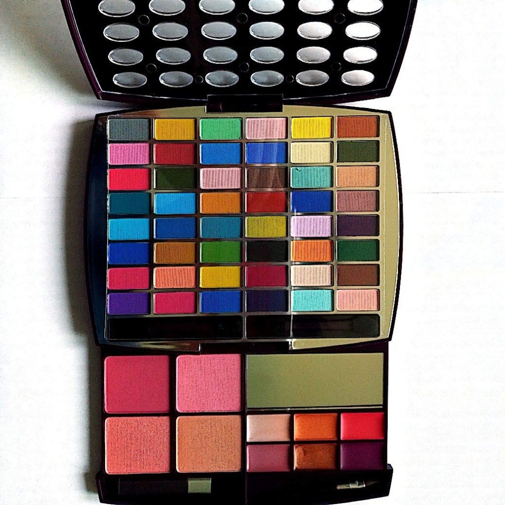 BR Endless Smokey Eyes Kit Eyeshadow Blush Lipglos